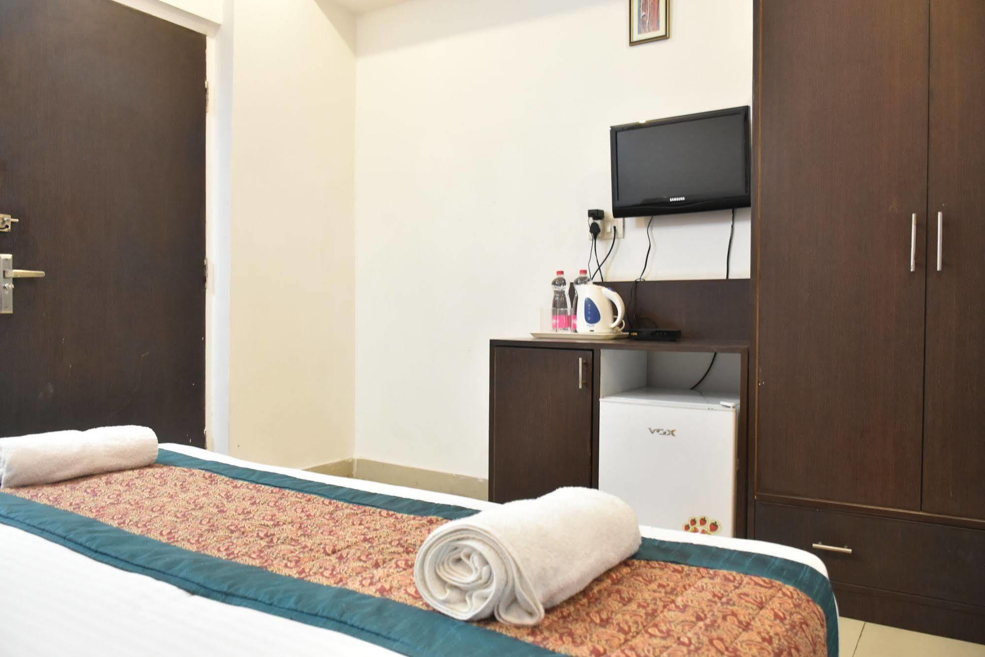 Airport Hotel Port View Нью-Делі Екстер'єр фото